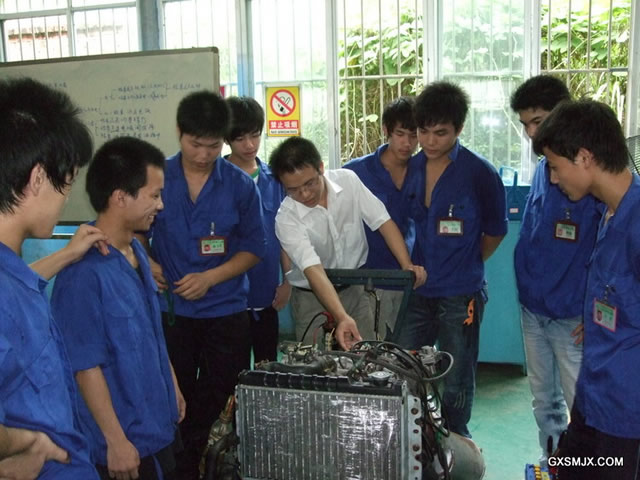 汽车电器实训室照片2