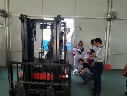 C:UsersAdministratorDesktop广西商贸新闻稿叉车71102_111700.jpg