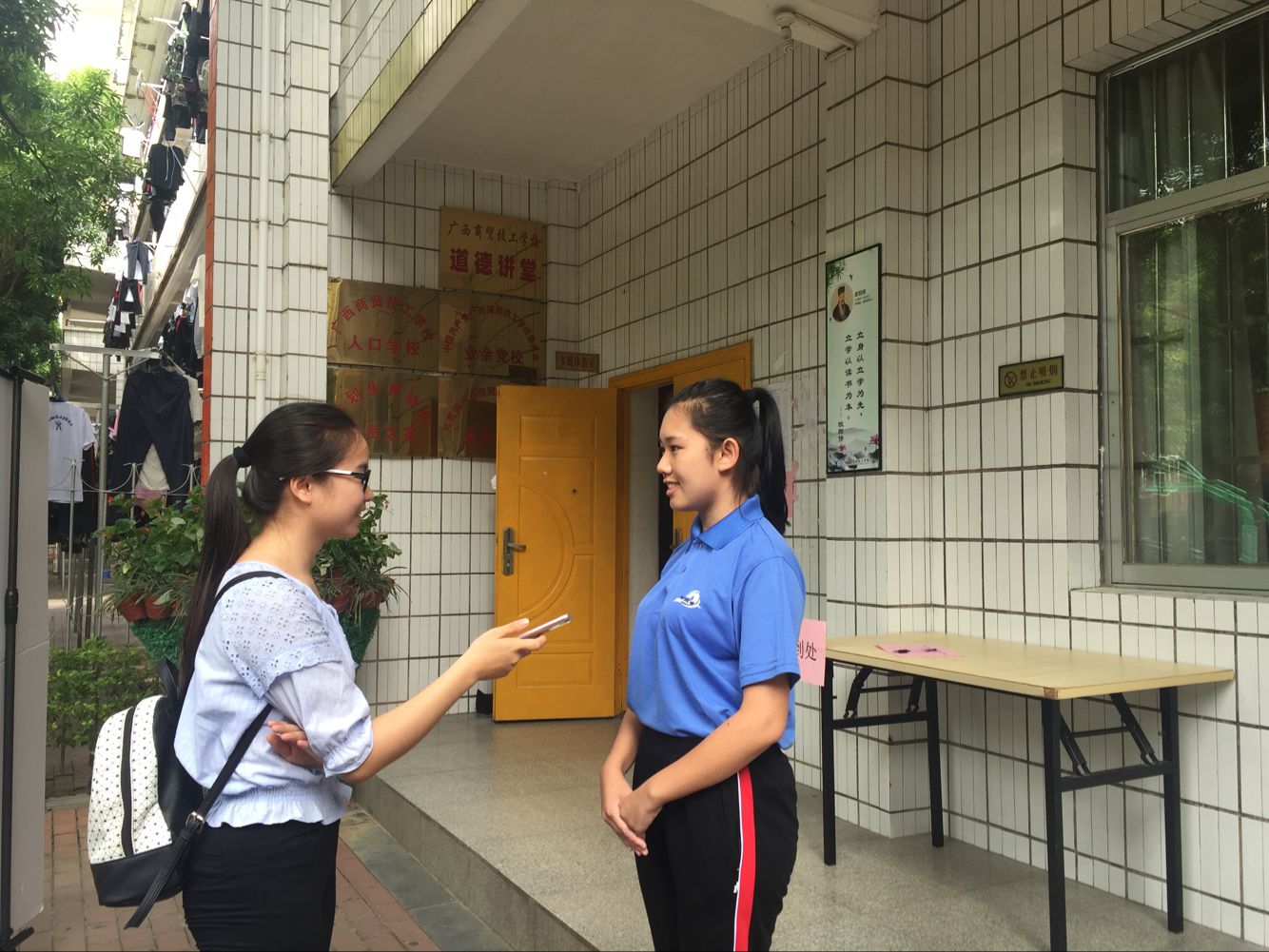 志愿者接受南宁新闻网记者采访.png